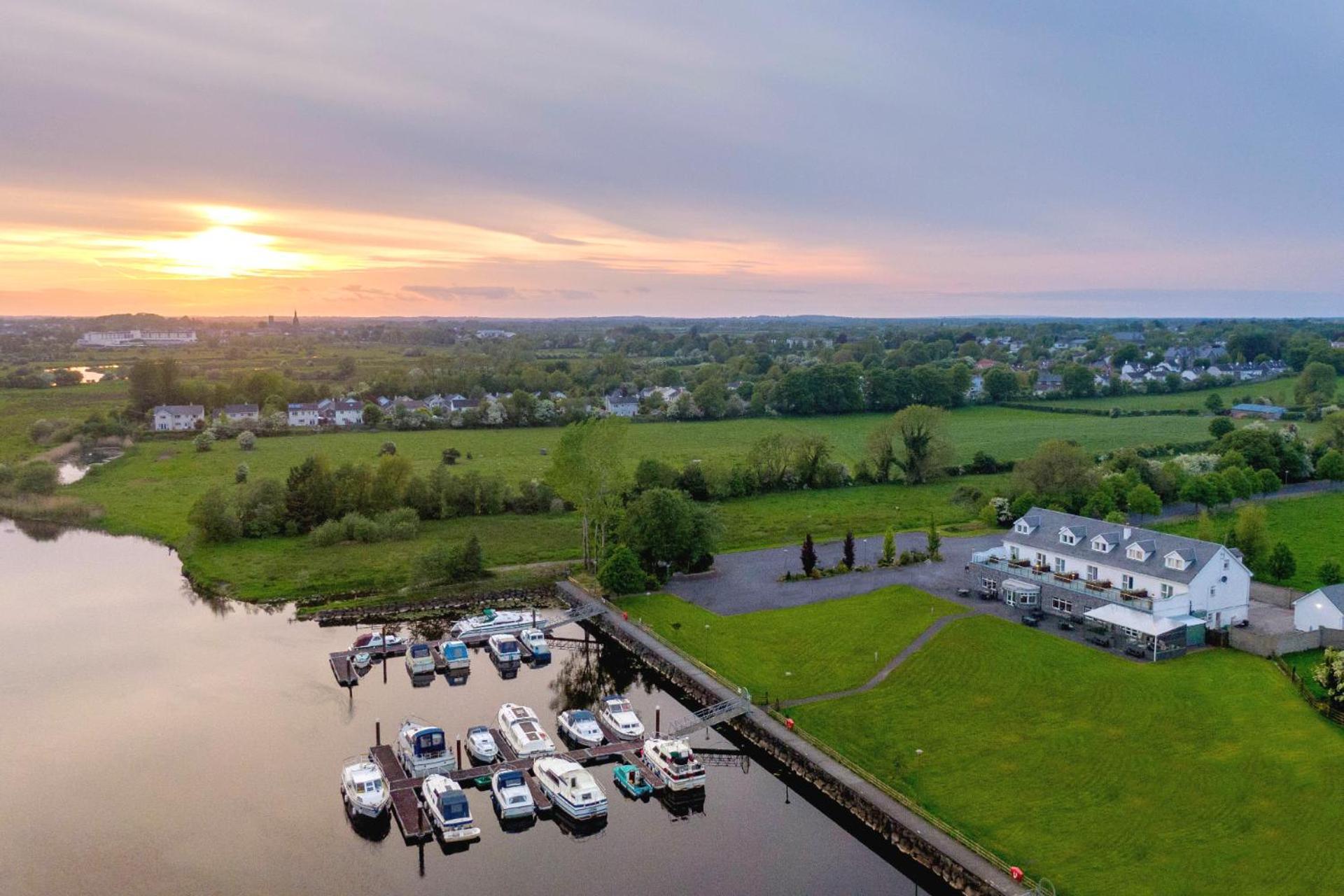 Moycarn Lodge & Marina Ballinasloe Exteriör bild